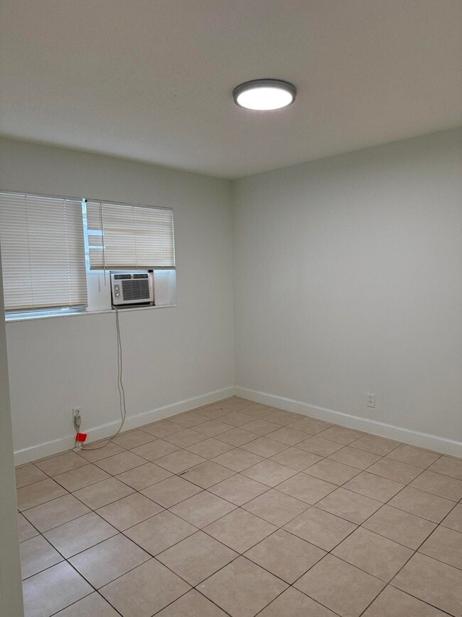 Foto del edificio - 1407 N J St