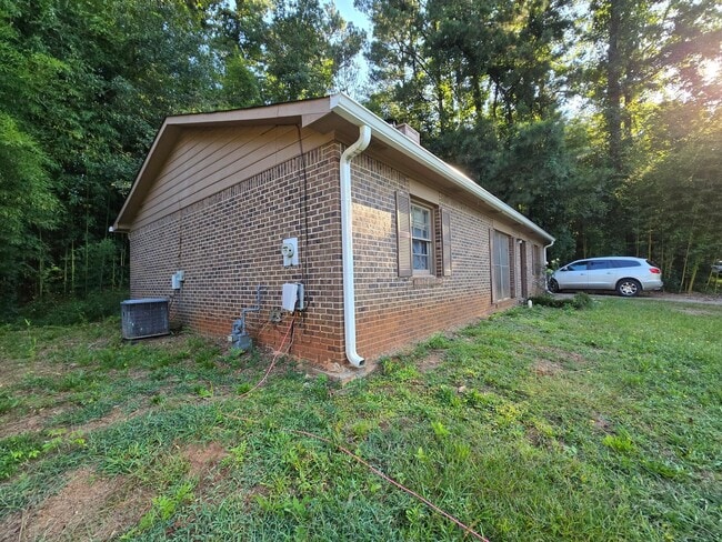 Building Photo - 11 Brookfield Dr