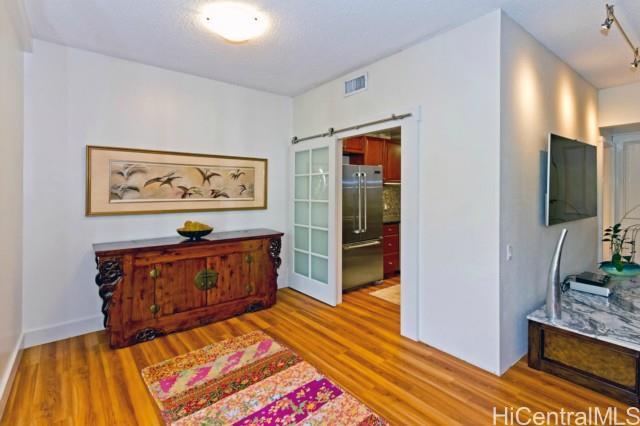 Building Photo - 4999 Kahala Ave
