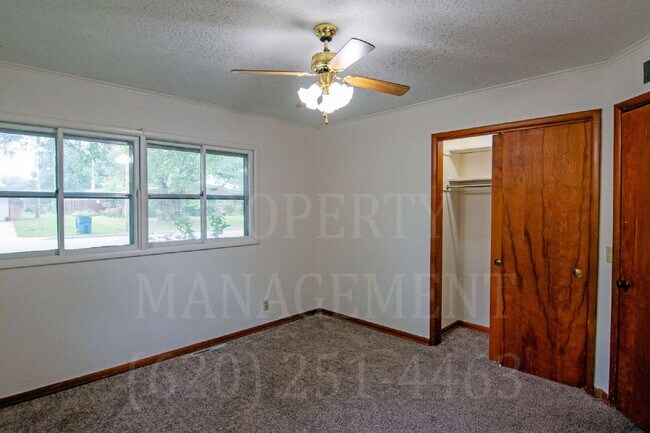 Building Photo - 3 Bedroom 1 Bath