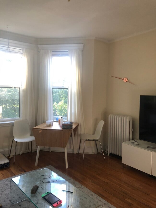 Building Photo - 362 Riverway