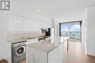 Building Photo - 33-2833 Singer Ct