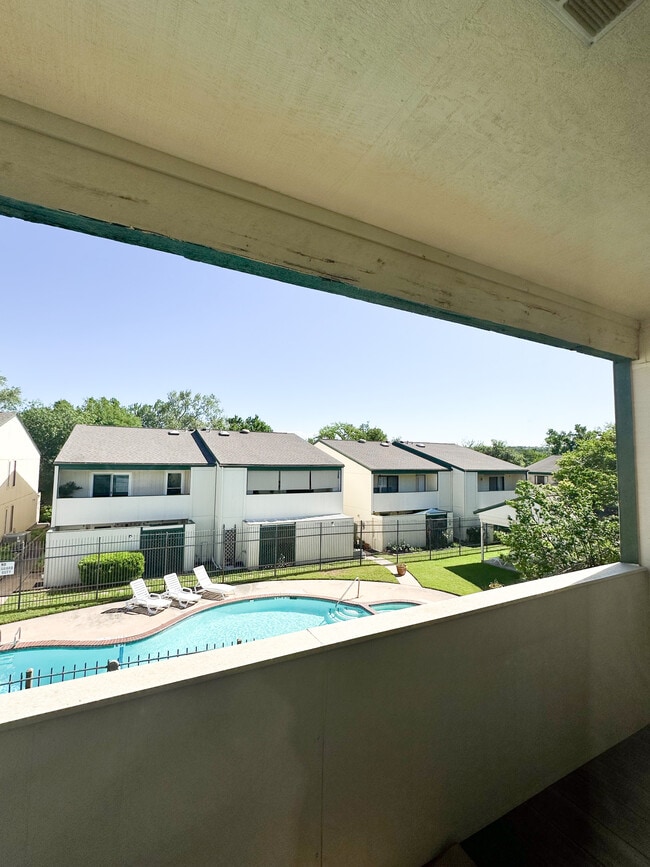 Building Photo - 6718 Silvermine Dr