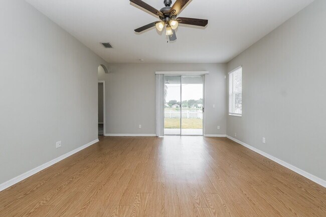 Foto del edificio - 8564 Deer Chase Dr