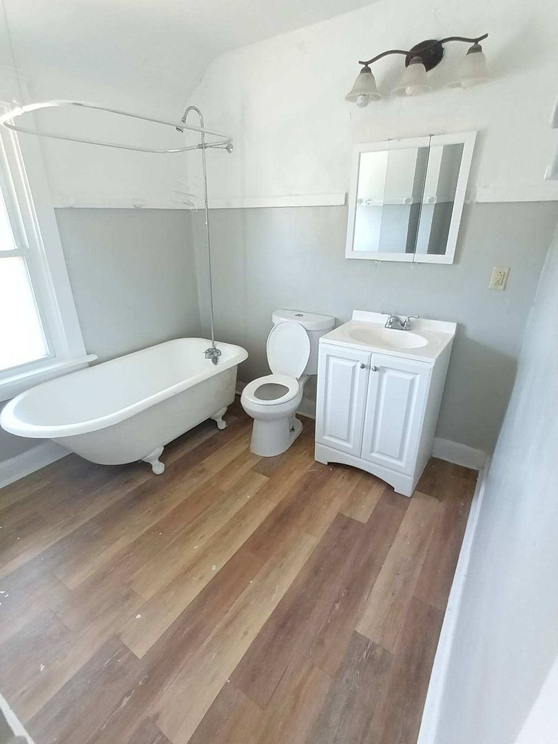 11121 Continental Ave Cleveland, OH 44104 – photo 2