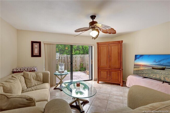 Building Photo - 9415 S Ocean Dr