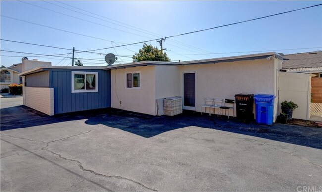 Foto del edificio - 15627-15629 Freeman Avenue