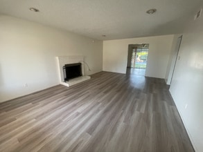 Building Photo - 6630 Greenhaven Dr