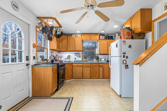 Building Photo - 45 Caroline Dr