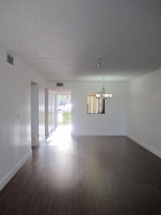 Foto del edificio - 7840 NW 50th St