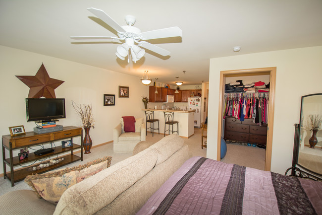 Living Area & Walk-in Closet - Highland Fields