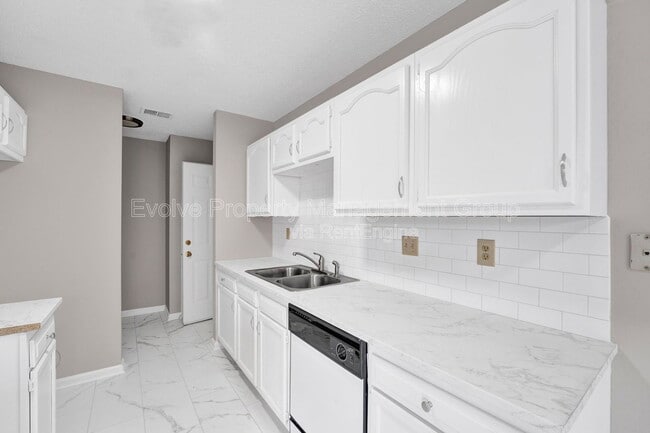 Photo - 3014 Meadows Ln Apartment
