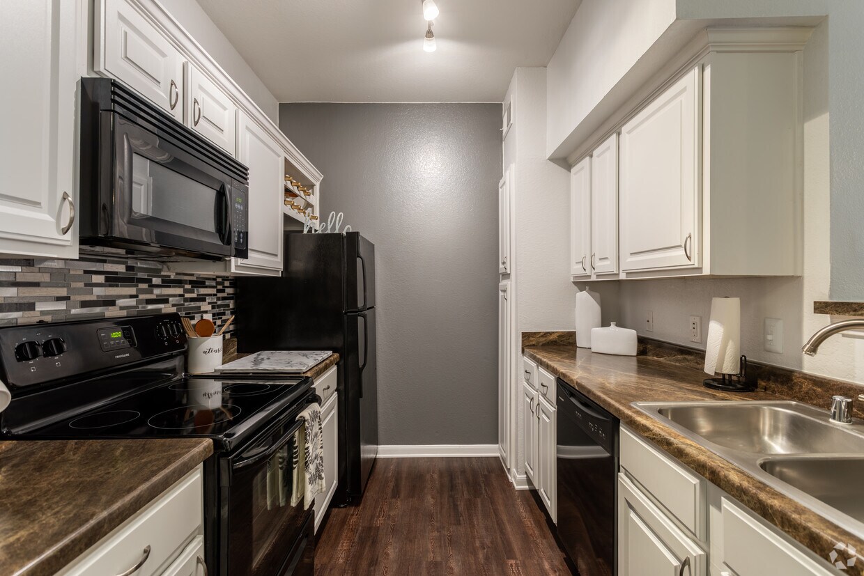Metropolitan at Cityplace Apartments in Dallas, TX
