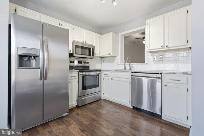 Building Photo - 1109 Oak View Dr