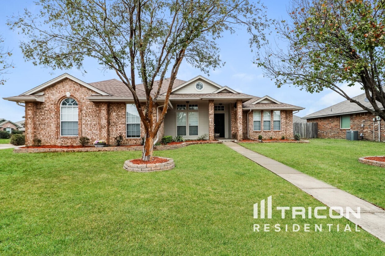 Foto principal - 400 Harvest Hill Ln