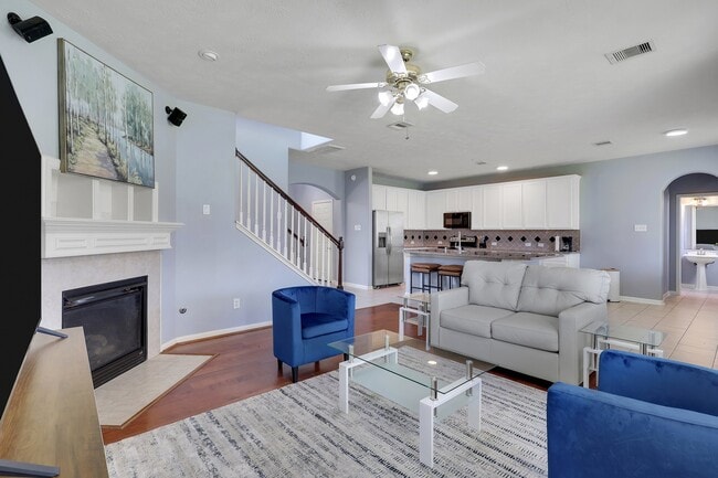 Foto del edificio - 615 Arbor Green Ln