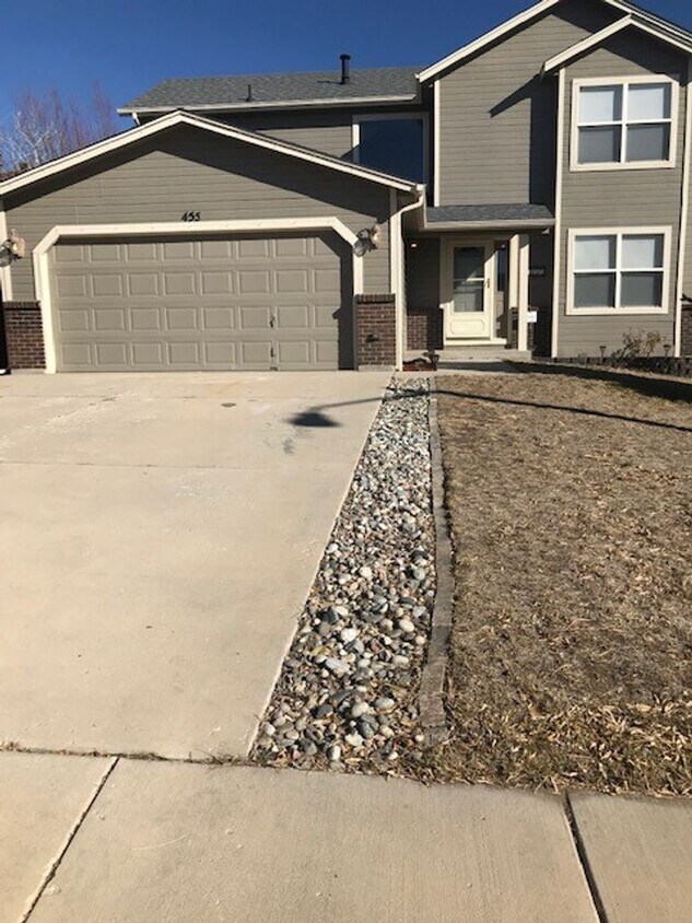 Foto principal - Lovely 2 Story with Finished Basement