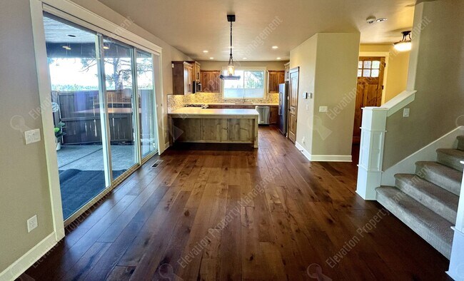 Foto del edificio - 4 BR - 2.5 BA Luxury Golf Course Living on...