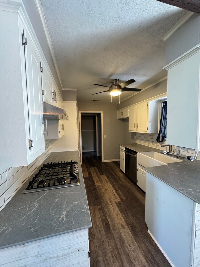 Foto del edificio - 3002 Cromwell Ave