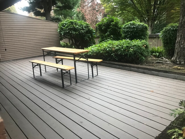 Huge Deck - 1750 10th Av W