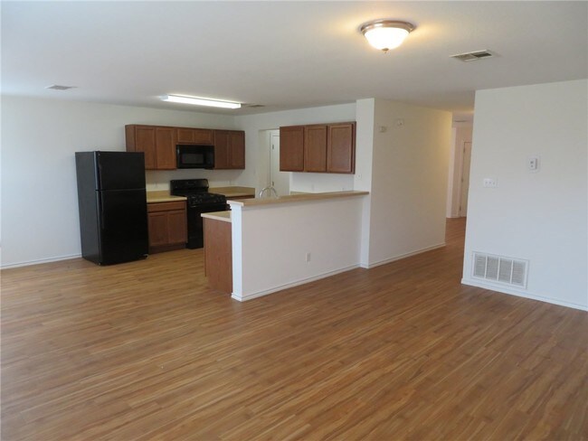 Building Photo - 305 Bird Dog Bend