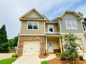 Building Photo - 1101 N Village Dr