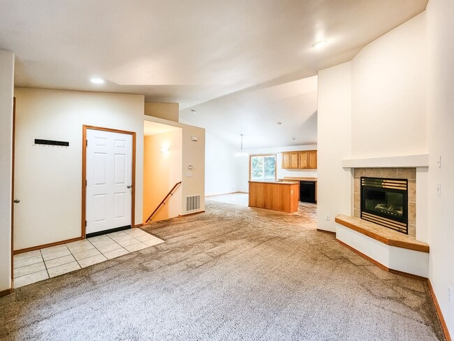 Building Photo - 3bd/3ba Arlington Home Available Now!
