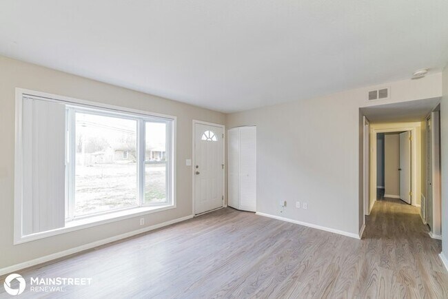 Foto del edificio - 7512 Greenwood Rd, Louisville, KY 40258
