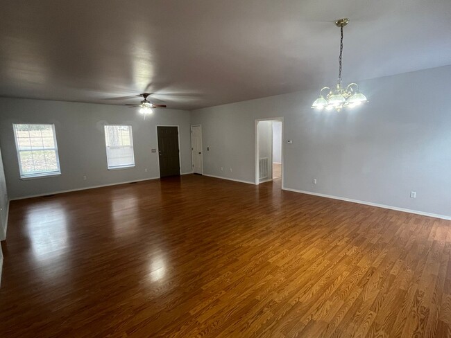 Building Photo - 603 Preston Dr
