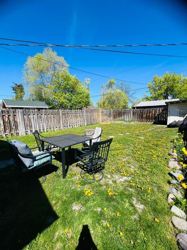 Foto del edificio - Beautiful 2-Bedroom Home Near UM with Spac...