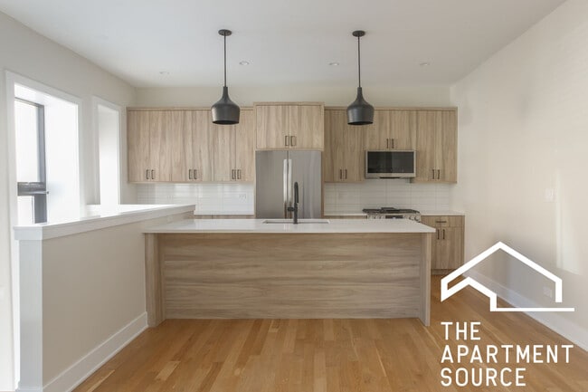 Building Photo - 1402 W Belden Ave