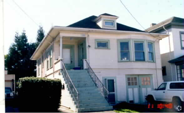 Building Photo - 825 57th St
