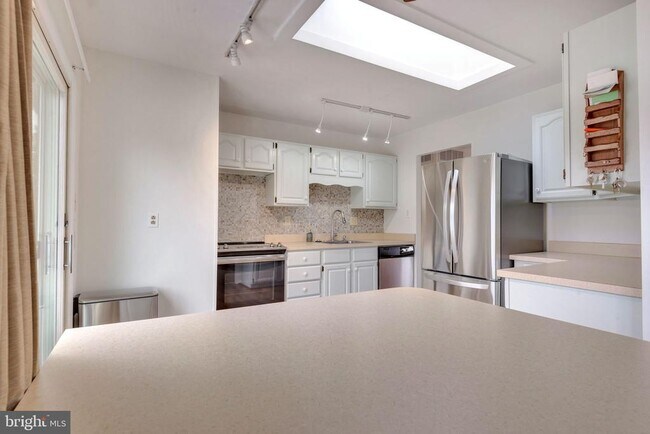 Foto del edificio - 852 Birchwood Ct