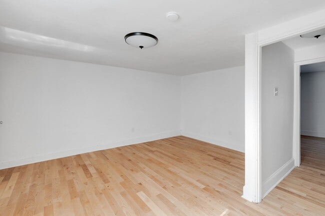 Building Photo - Newly Renovated Home Northern Liberties