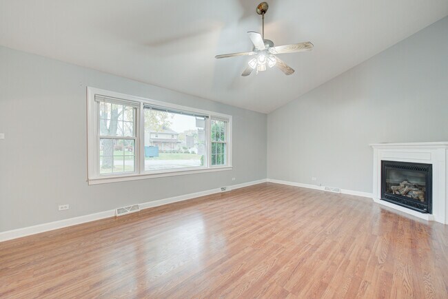 Foto del edificio - 15227 La Crosse Ave