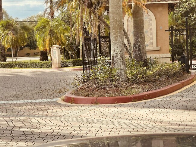 Foto del edificio - 4828 N State Rd 7