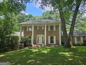 Building Photo - 615 Kings Rd