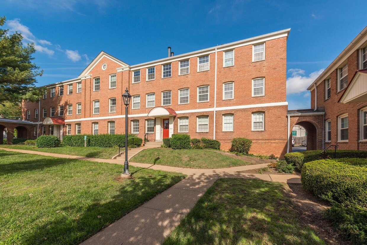2805 Arlington Blvd Unit 201, Arlington, VA 22201 Condo for Rent in
