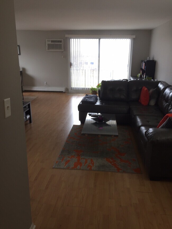 Foto del edificio - 9445 Kenton Ave