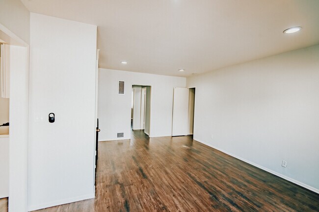 Foto del edificio - 1537 Centinela Ave