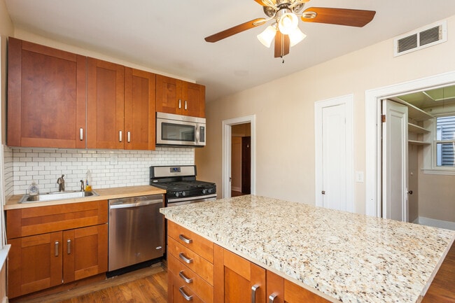 Building Photo - 2459 N Ashland Ave