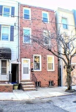 Building Photo - 546 Manton St