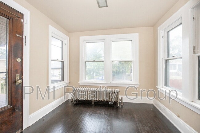Foto del edificio - 888 Evangeline Rd