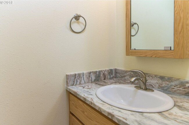 Building Photo - 2218 Sandy Dr