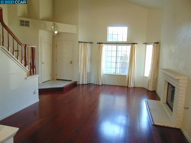 Building Photo - 123 Woodstock Ct