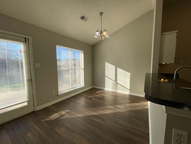 Building Photo - Adorable home in Ross Point Farms