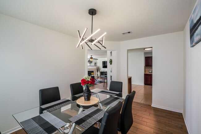 Foto del edificio - 16823 Blackberry Lily Ln