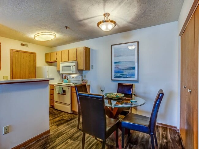 Building Photo - Lake Forest Apartments