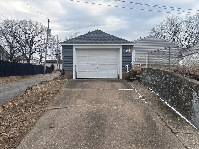 Building Photo - 1626 Florence Ln