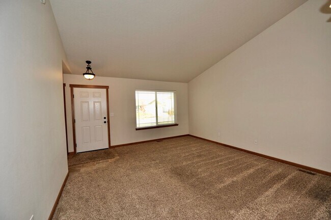 Foto del edificio - 3 bed 2 bath- Crown Pointe Neighborhood